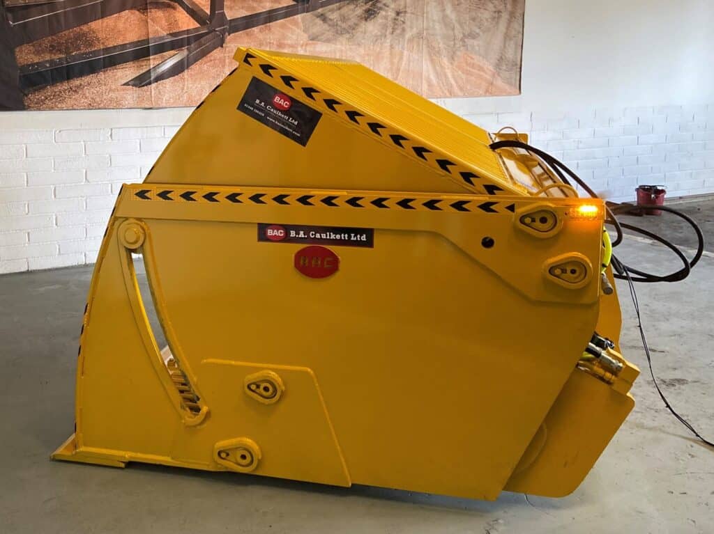 High Tip Beet Basket B. A. Caulkett 50m3 euro hitch Yellow side 2