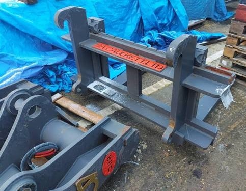 4000Kg pallet forks and frame to suit quick hitch