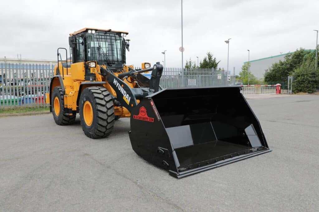 BA Caulkett High Tip Bucket on a Hyundai 955A
