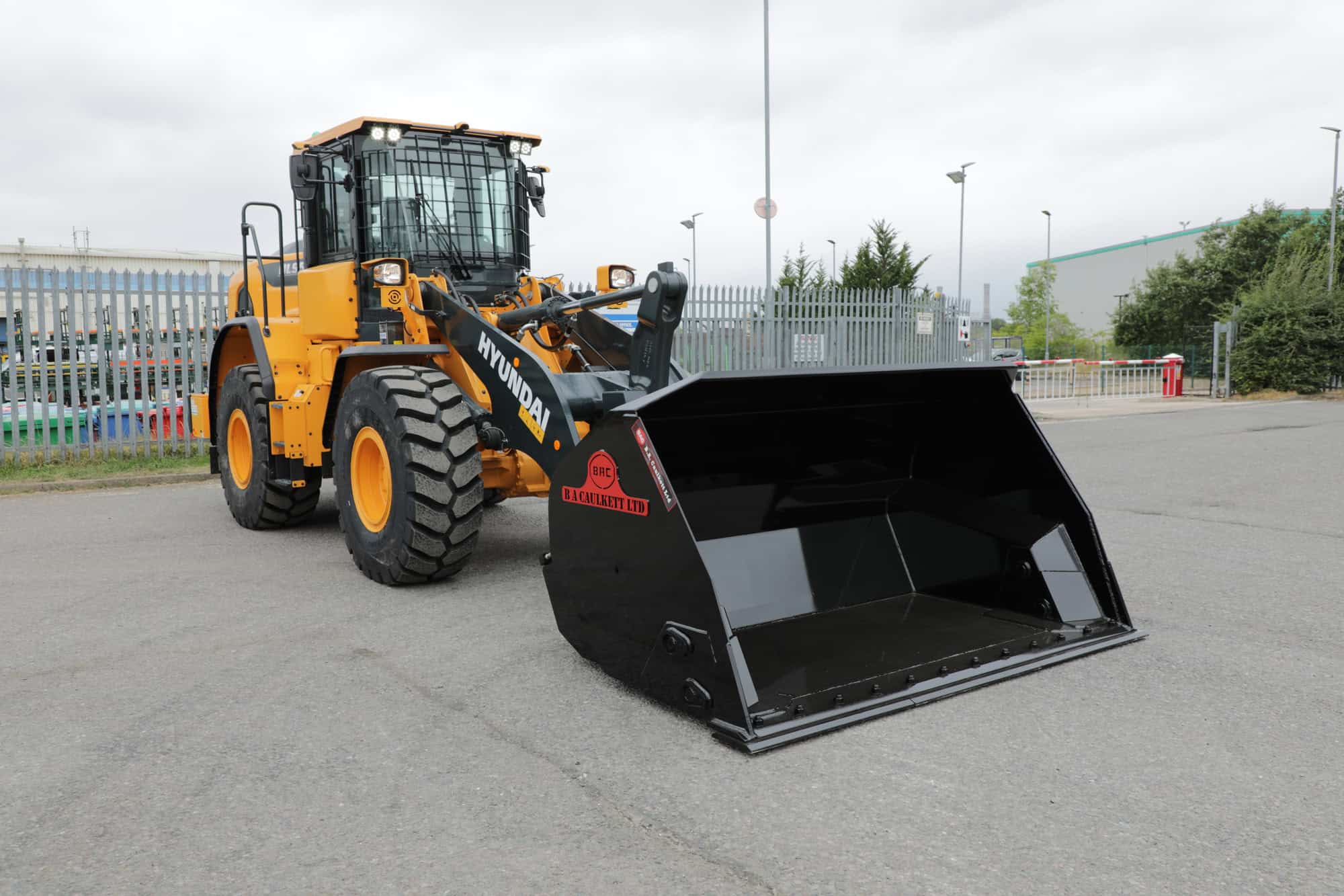 BA Caulkett High Tip Bucket on a Hyundai 955A