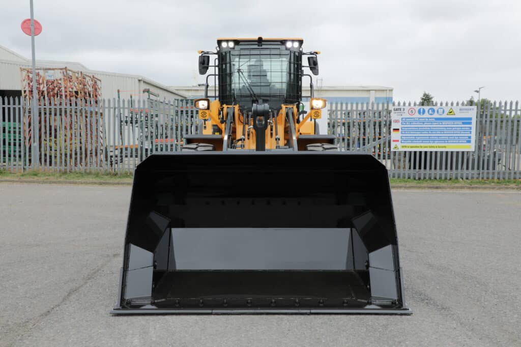 BA Caulkett High Tip Bucket on Hyundai