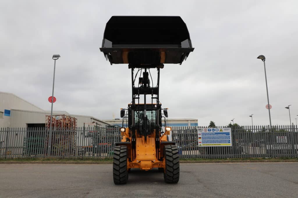 BA Caulkett High Tip Bucket on Hyundai HL955A