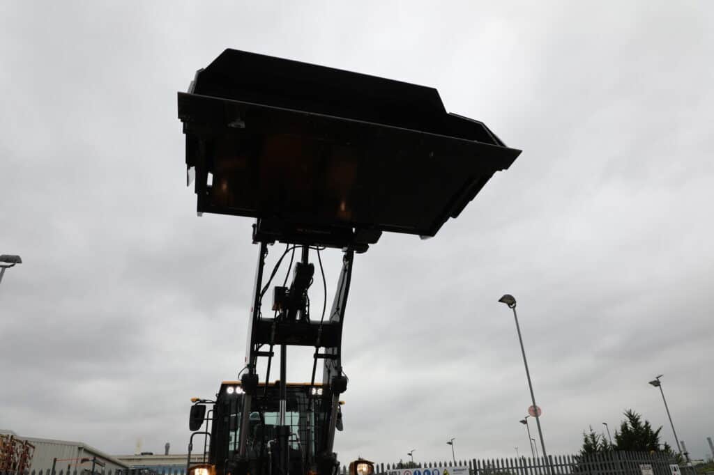 BA Caulkett High Tip Bucket on Hyundai HL955A