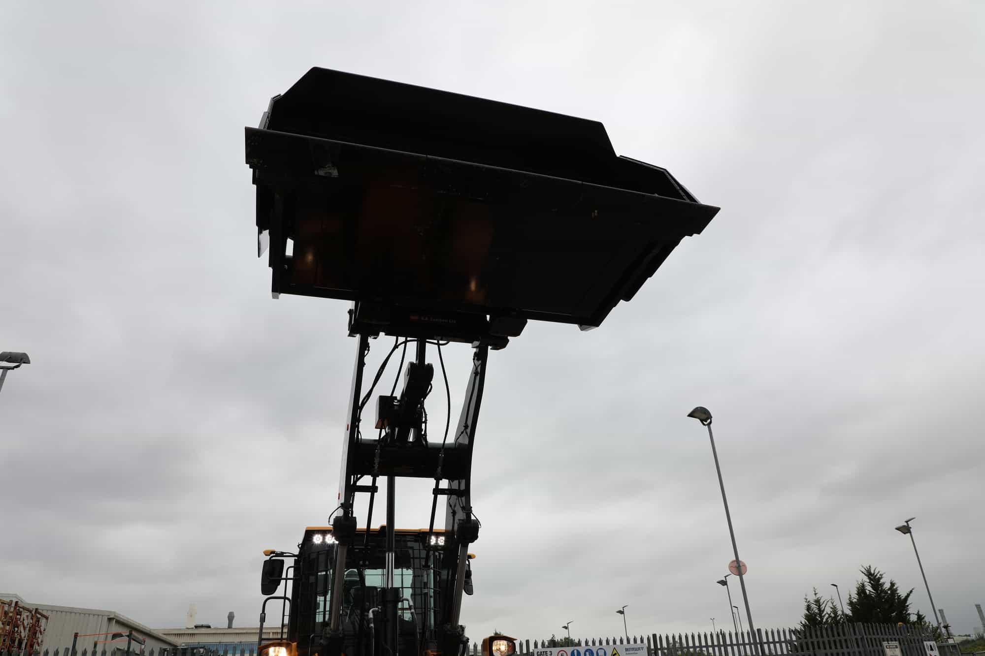 BA Caulkett High Tip Bucket on Hyundai HL955A