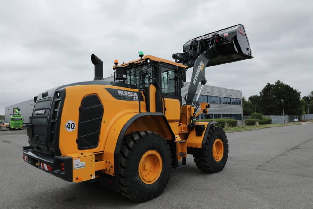 BA Caulkett High Tip Bucket on Hyundai HL955A