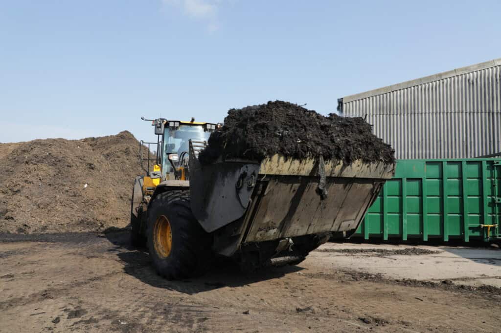 BAC High Tip Bucket on JCB457S