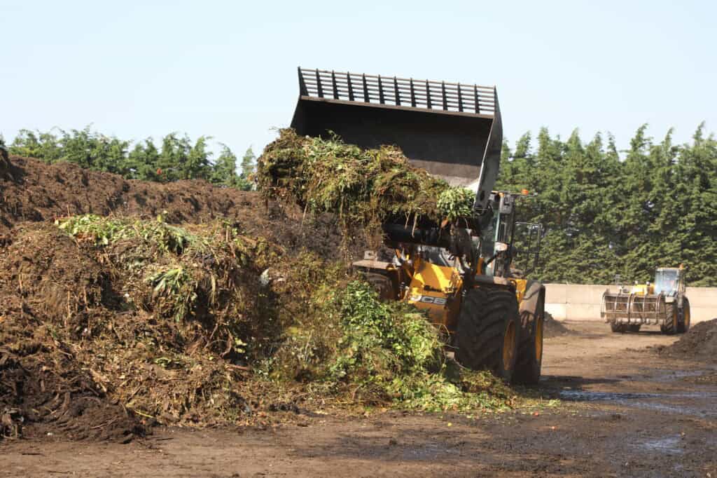 BAC High Tip Bucket on JCB457S Moving Green Waste