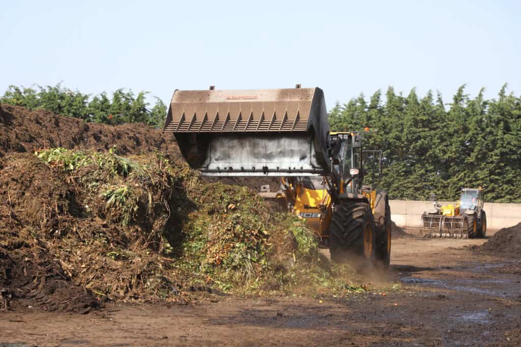 BAC High Tip Bucket on JCB457S Moving Green Waste