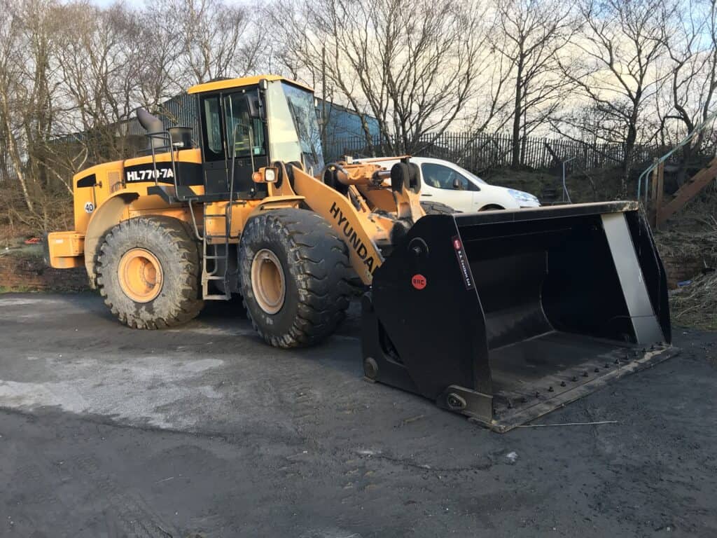 Hyundai HL 770 with BAC High Tip Bucket