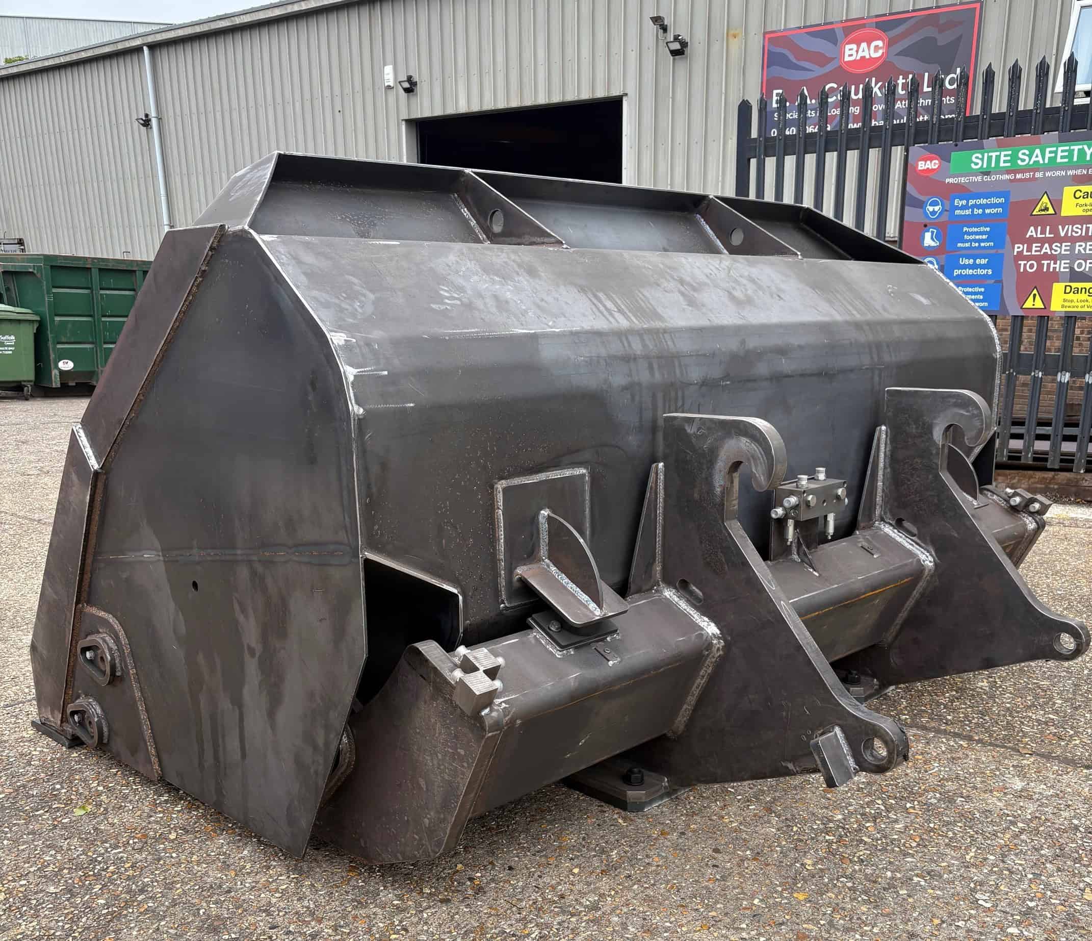 3.3m3 high tip bucket in stock