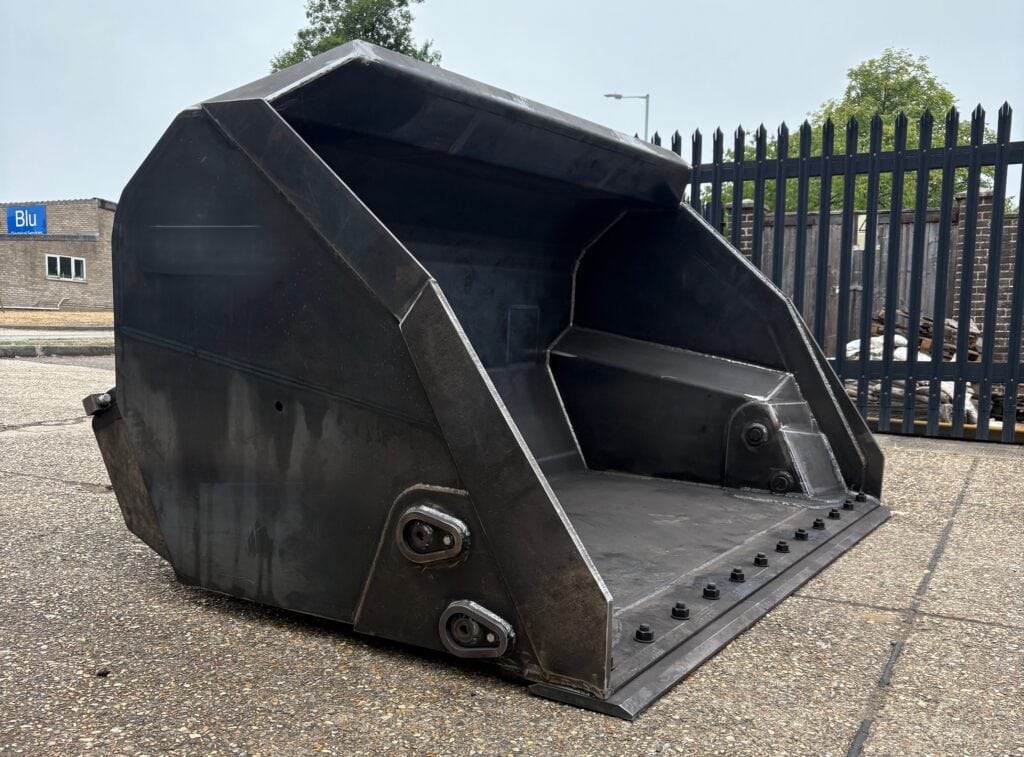 3.3m3 high tip bucket in stock