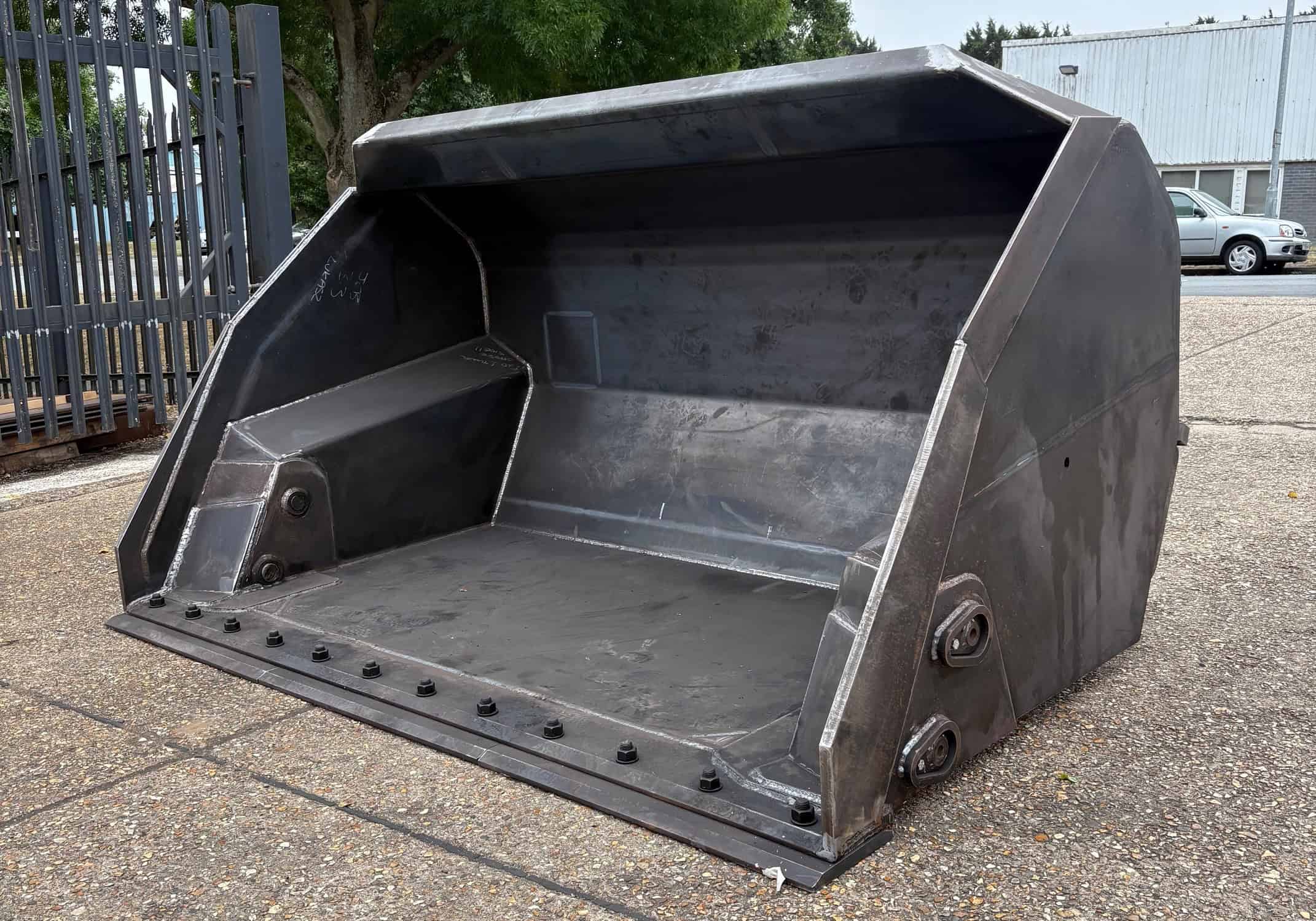 3.3m3 high tip bucket in stock