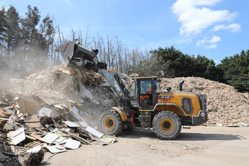 BA Caulkett High Tip Bucket on XCMG XC948 Wheel Loader