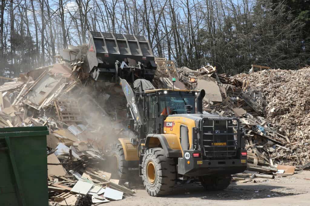 BA Caulkett High Tip Bucket on XCMG XC948 Wheel Loader