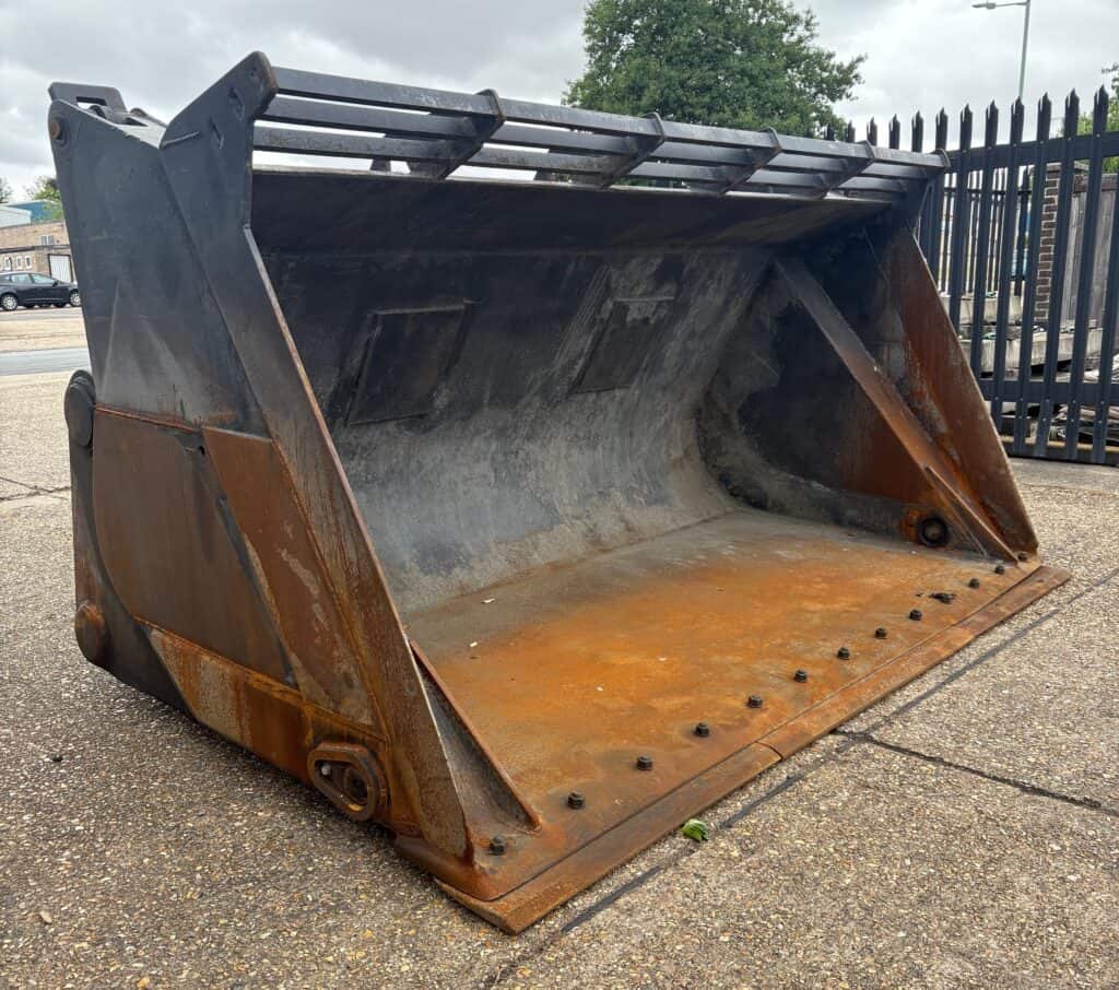 Unbranded Used High Tip Bucket