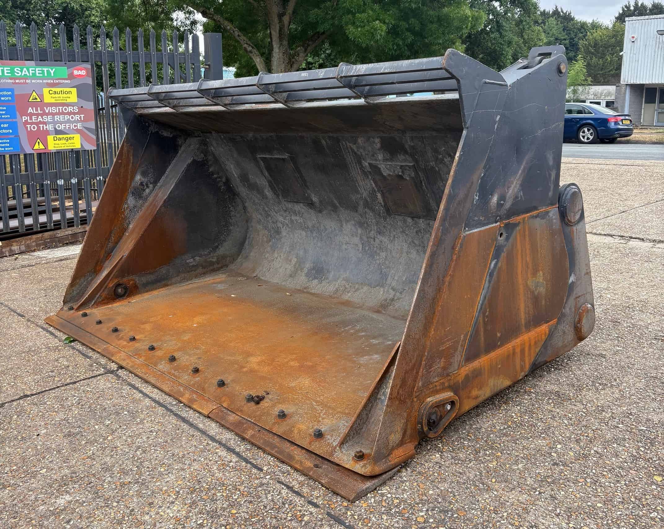 Unbranded Used High Tip Bucket