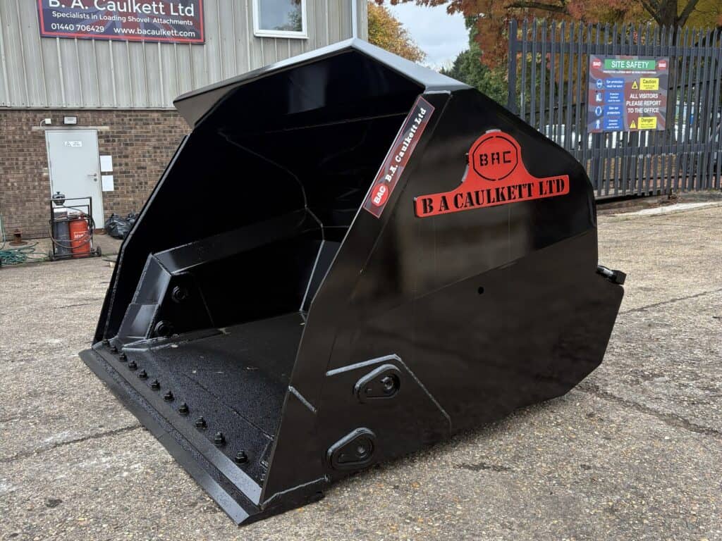 2710mm wide, brand new, bolt on reversible wear edge, heel plates, cross line, all hoses, quick hitch mount