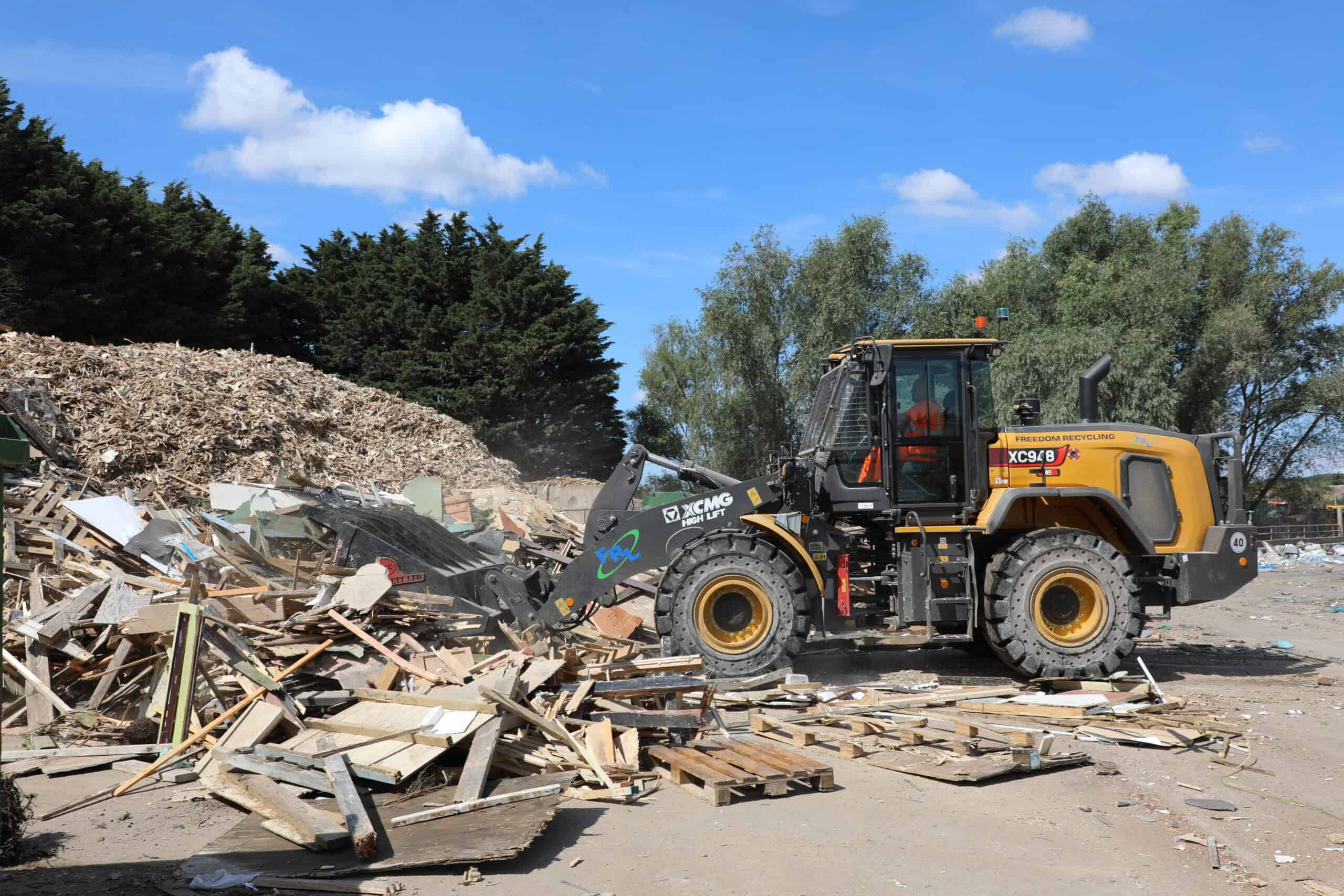 4 BA Caulkett High Tip Bucket on XCMG XC948 Wheel Loader (48)