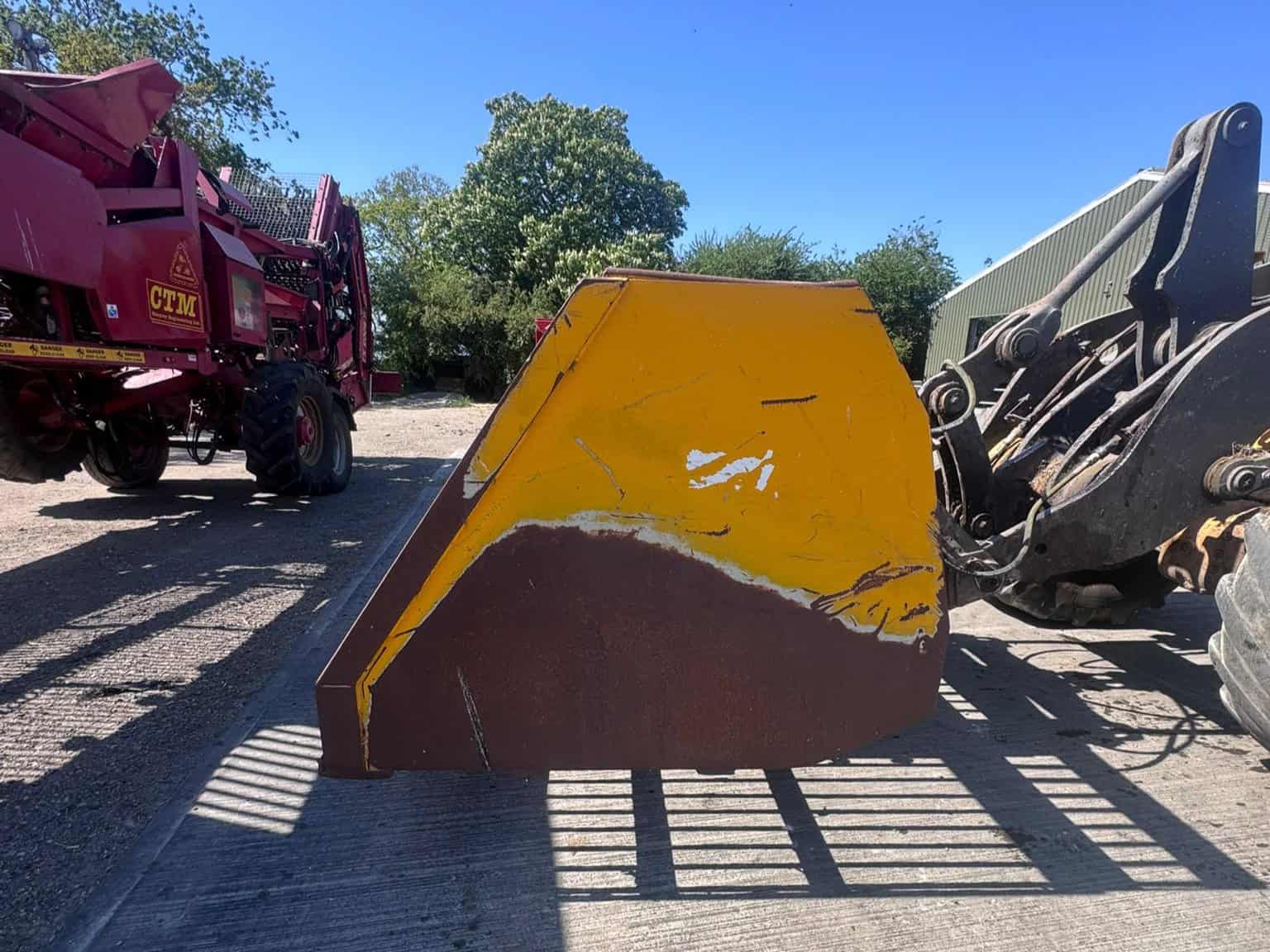 Suton Bucket 4 B.A. Caulkett